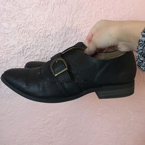 Adorable black shoes with buckle 🖤